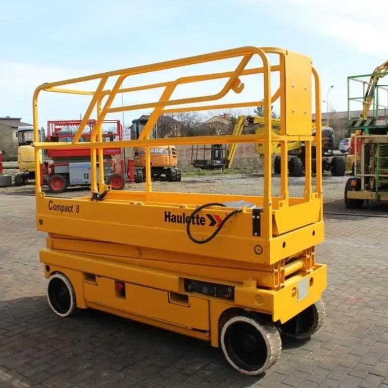 Arriendo de Alzahombre Tijera 8 mts Haulotte modelo Compact 8 en SK Rental con cobertura nacional.